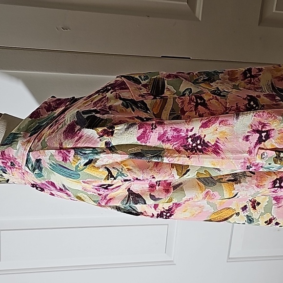 Modern Attraction, button-down blouse. Beautiful floral print. 3/4 tab sleeves. - Picture 5 of 13